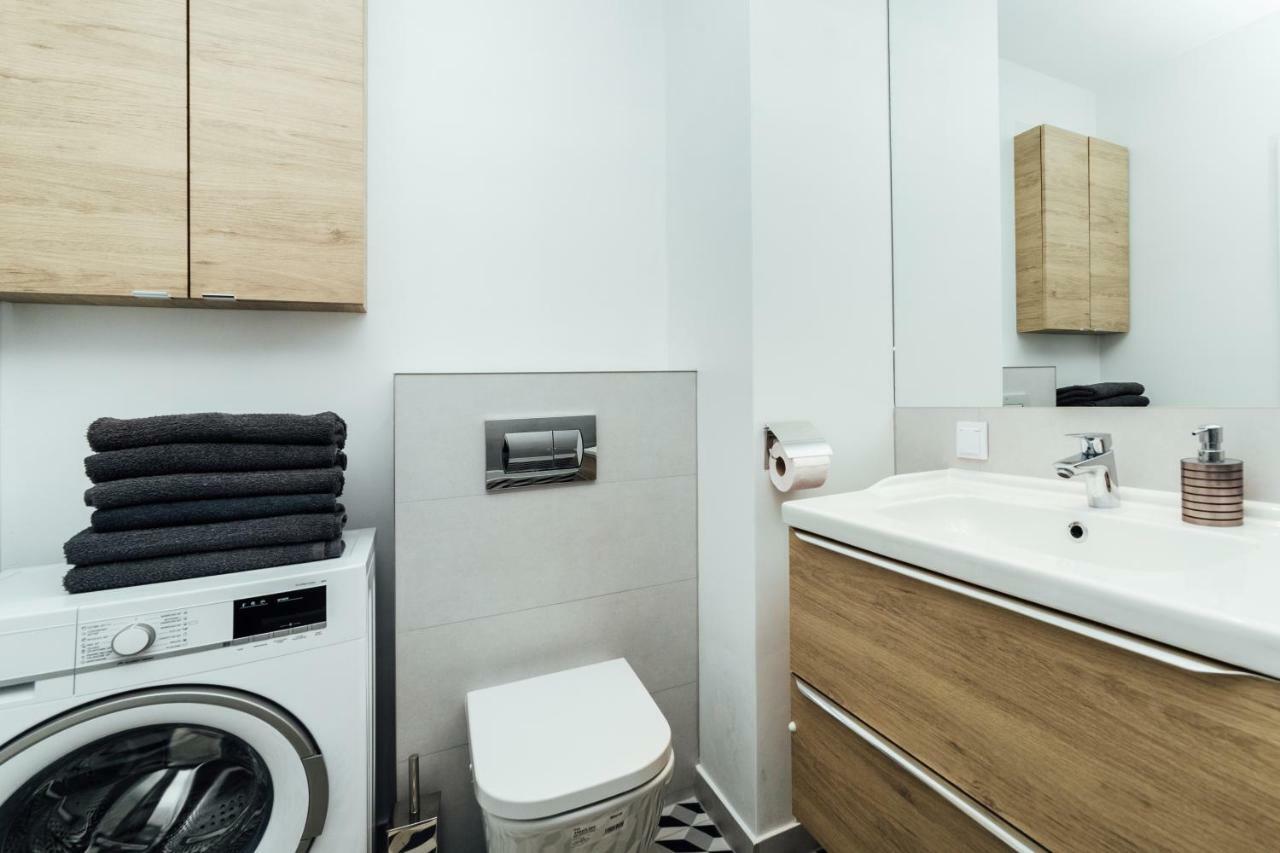 Pobookowane Stocznia Apartments 格但斯克 外观 照片